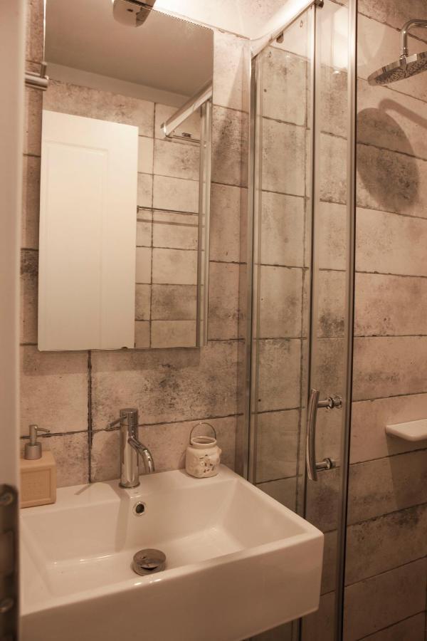 אתונה Lovely 1St Fl. Apt, With Balcony In Pagrati מראה חיצוני תמונה